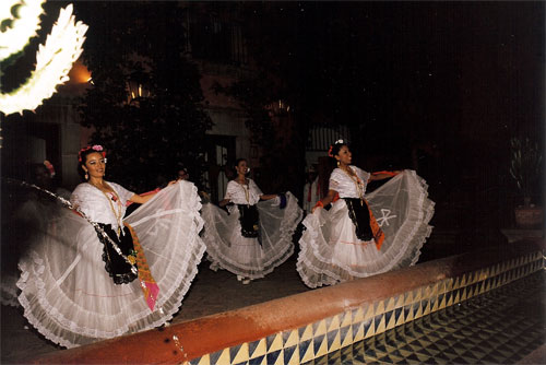 Dinner and Folklorio